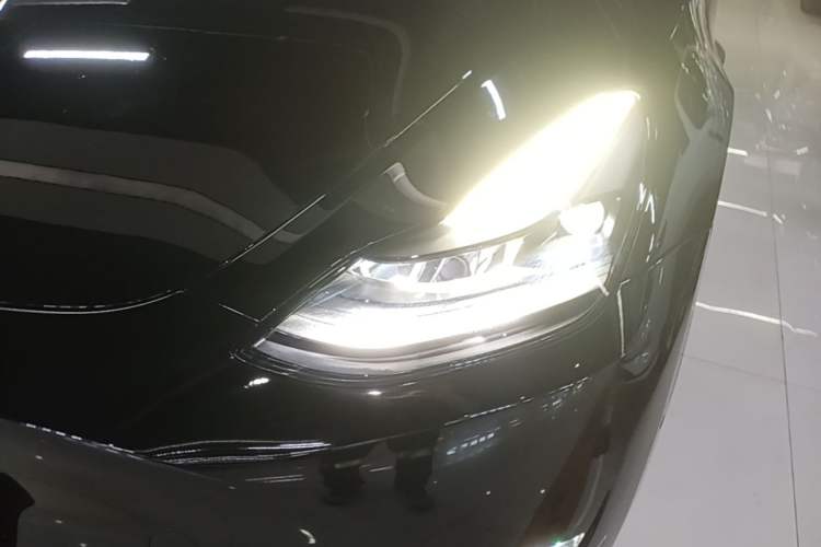 Used Tesla Model Y 2021 Standard Range Rear-Wheel Drive Version Left Front Headlight