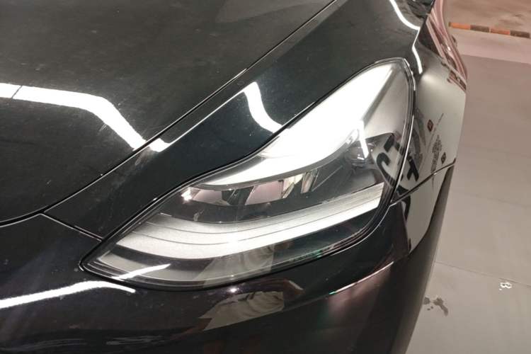 Used Tesla Model Y 2021 Standard Range Rear-Wheel Drive Version Left Front Headlight