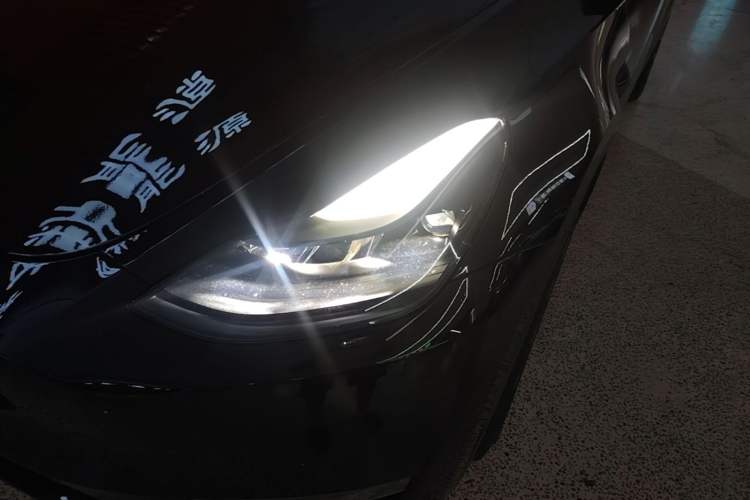 Used Tesla Model Y 2021 Standard Range Rear-Wheel Drive Version Left Front Headlight