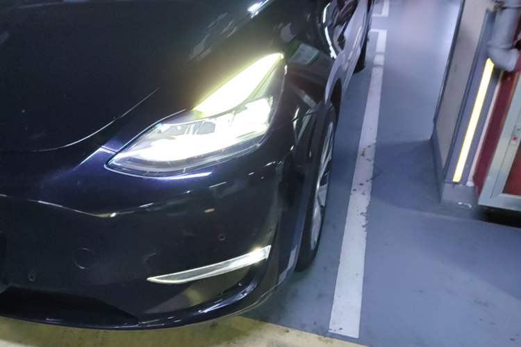 Used Tesla Model Y 2021 Standard Range Rear-Wheel Drive Version Left Front Headlight
