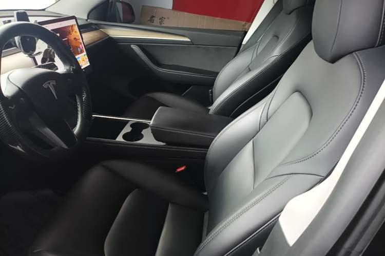 Used Tesla Model Y 2021 Standard Range Rear-Wheel Drive Version Left Front Seat