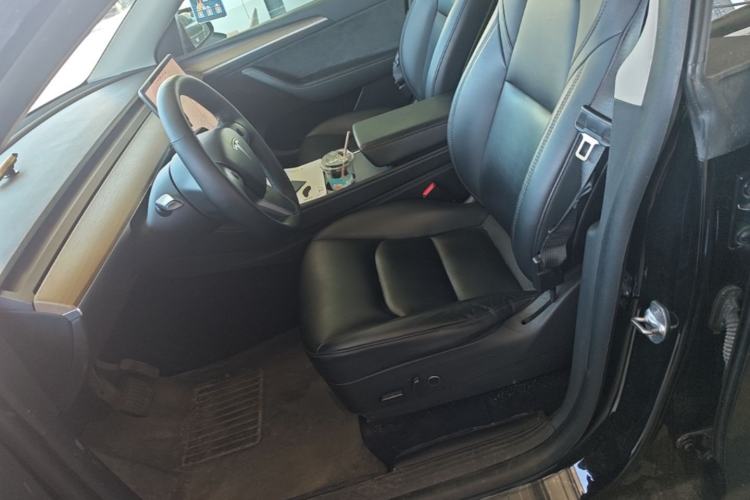 Used Tesla Model Y 2021 Standard Range Rear-Wheel Drive Version Left Front Seat