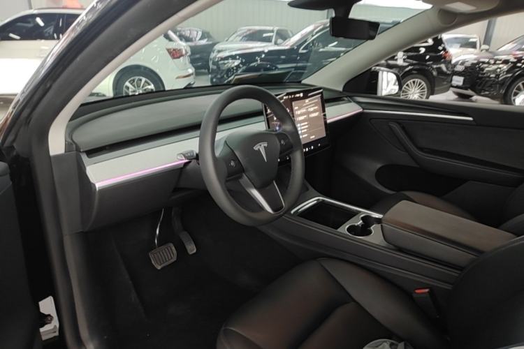 Used Tesla Model Y 2021 Standard Range Rear-Wheel Drive Version Left Front Seat