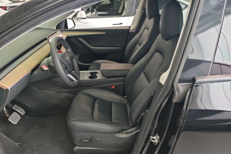 Used Tesla Model Y 2021 Revised Version 2 Long-Range All-Wheel-Drive Edition Left Front Seat