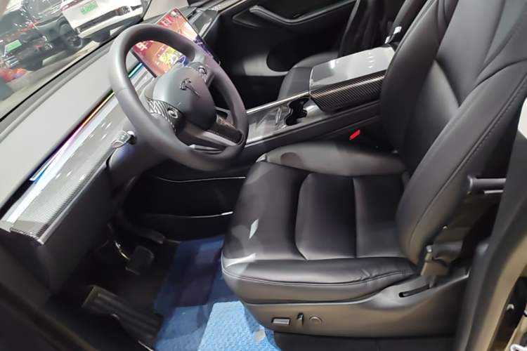 Used Tesla Model Y 2021 Standard Range Rear-Wheel Drive Version Left Front Seat