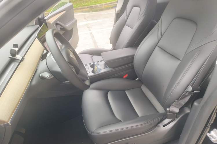 Used Tesla Model Y 2021 Standard Range Rear-Wheel Drive Version Left Front Seat