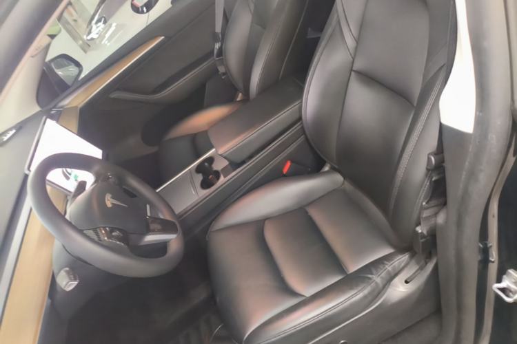 Used Tesla Model Y 2021 Standard Range Rear-Wheel Drive Version Left Front Seat