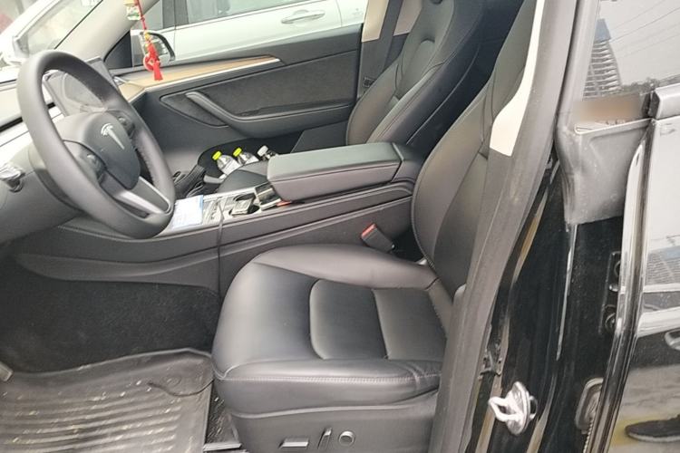 Used Tesla Model Y 2021 Standard Range Rear-Wheel Drive Version Left Front Seat