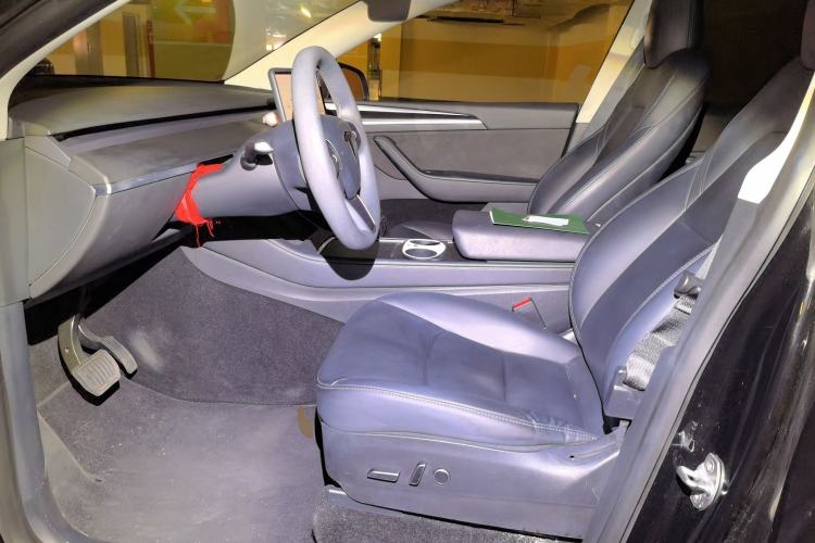 Used Tesla Model Y 2021 Standard Range Rear-Wheel Drive Version Left Front Seat