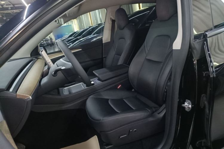 Used Tesla Model Y 2021 Standard Range Rear-Wheel Drive Version Left Front Seat