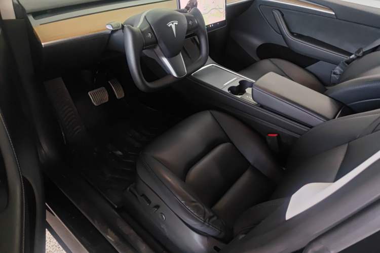 Used Tesla Model Y 2021 Long-Range All-Wheel-Drive Version Left Front Seat