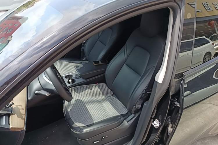 Used Tesla Model Y 2021 Standard Range Rear-Wheel Drive Version Left Front Seat
