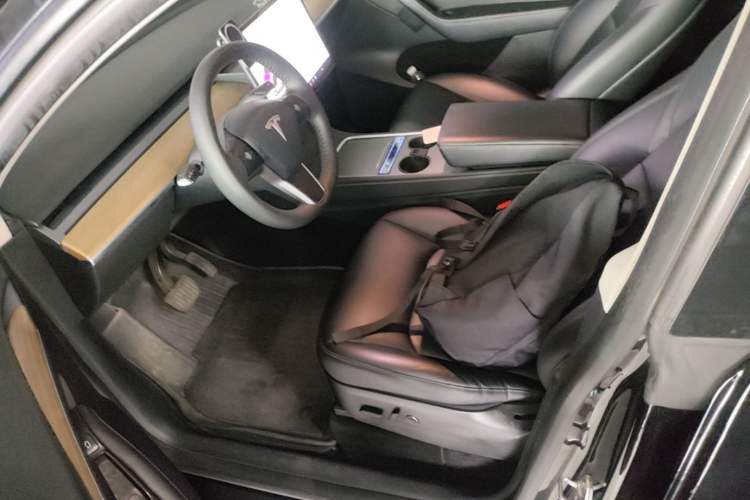 Used Tesla Model Y 2021 Standard Range Rear-Wheel Drive Version Left Front Seat