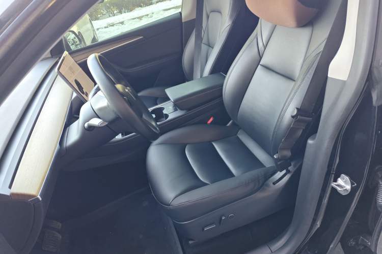 Used Tesla Model Y 2021 Long-Range All-Wheel-Drive Version Left Front Seat