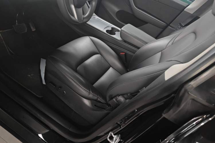 Used Tesla Model Y 2021 Long-Range All-Wheel-Drive Version 3D7 Left Front Seat