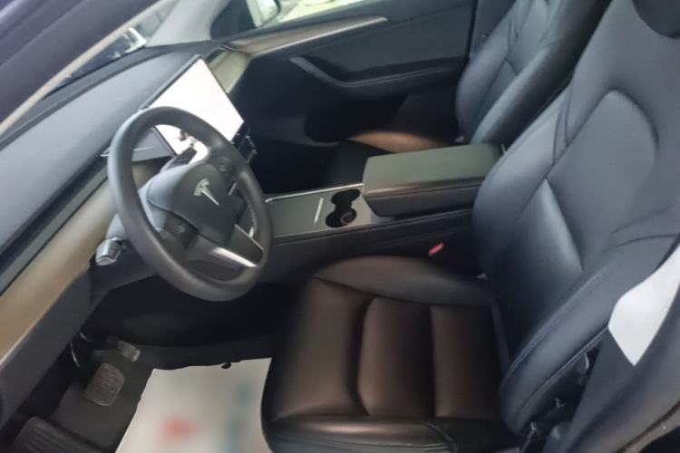 Used Tesla Model Y 2021 Standard Range Rear-Wheel Drive Version Left Front Seat