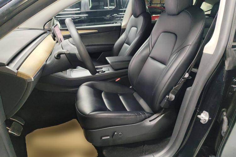 Used Tesla Model Y 2021 Standard Range Rear-Wheel Drive Version Left Front Seat