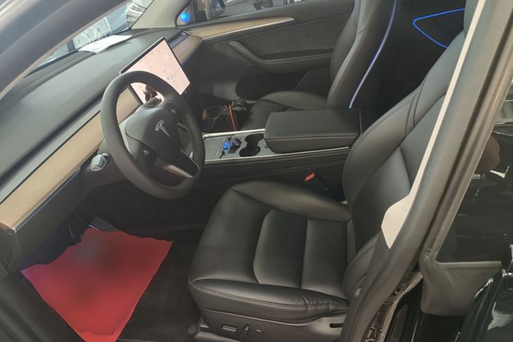 Used Tesla Model Y 2021 Standard Range Rear-Wheel Drive Version Left Front Seat