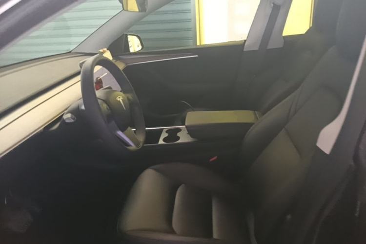 Used Tesla Model Y 2021 Standard Range Rear-Wheel Drive Version Left Front Seat
