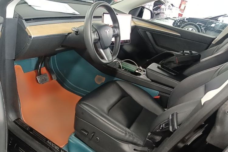 Used Tesla Model Y 2021 Standard Range Rear-Wheel Drive Version Left Front Seat