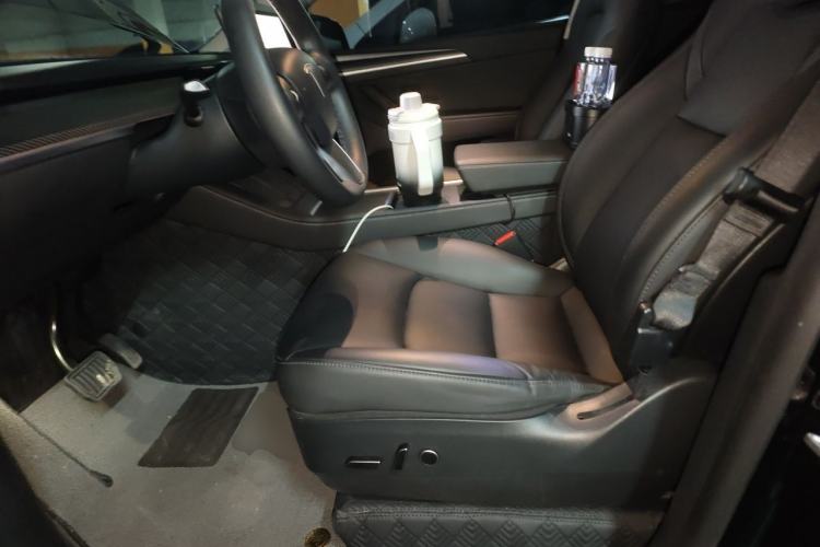 Used Tesla Model Y 2021 Standard Range Rear-Wheel Drive Version Left Front Seat