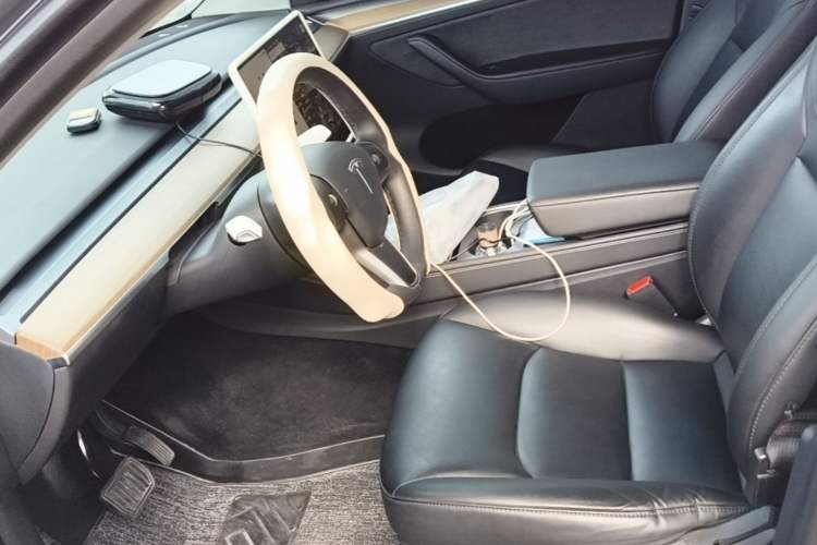 Used Tesla Model Y 2021 Standard Range Rear-Wheel Drive Version Left Front Seat