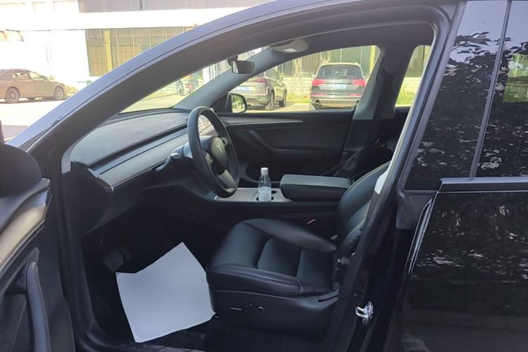 Used Tesla Model Y 2021 Standard Range Rear-Wheel Drive Version Left Front Seat