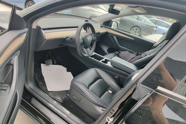 Used Tesla Model Y 2021 Standard Range Rear-Wheel Drive Version Left Front Seat