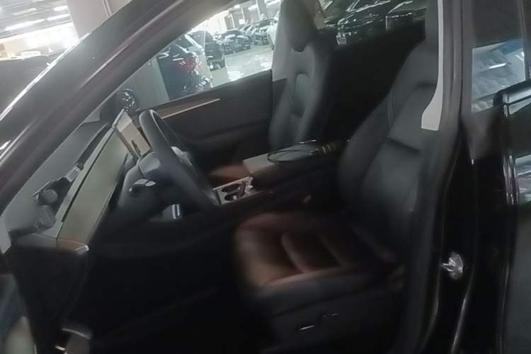 Used Tesla Model Y 2021 Standard Range Rear-Wheel Drive Version Left Front Seat