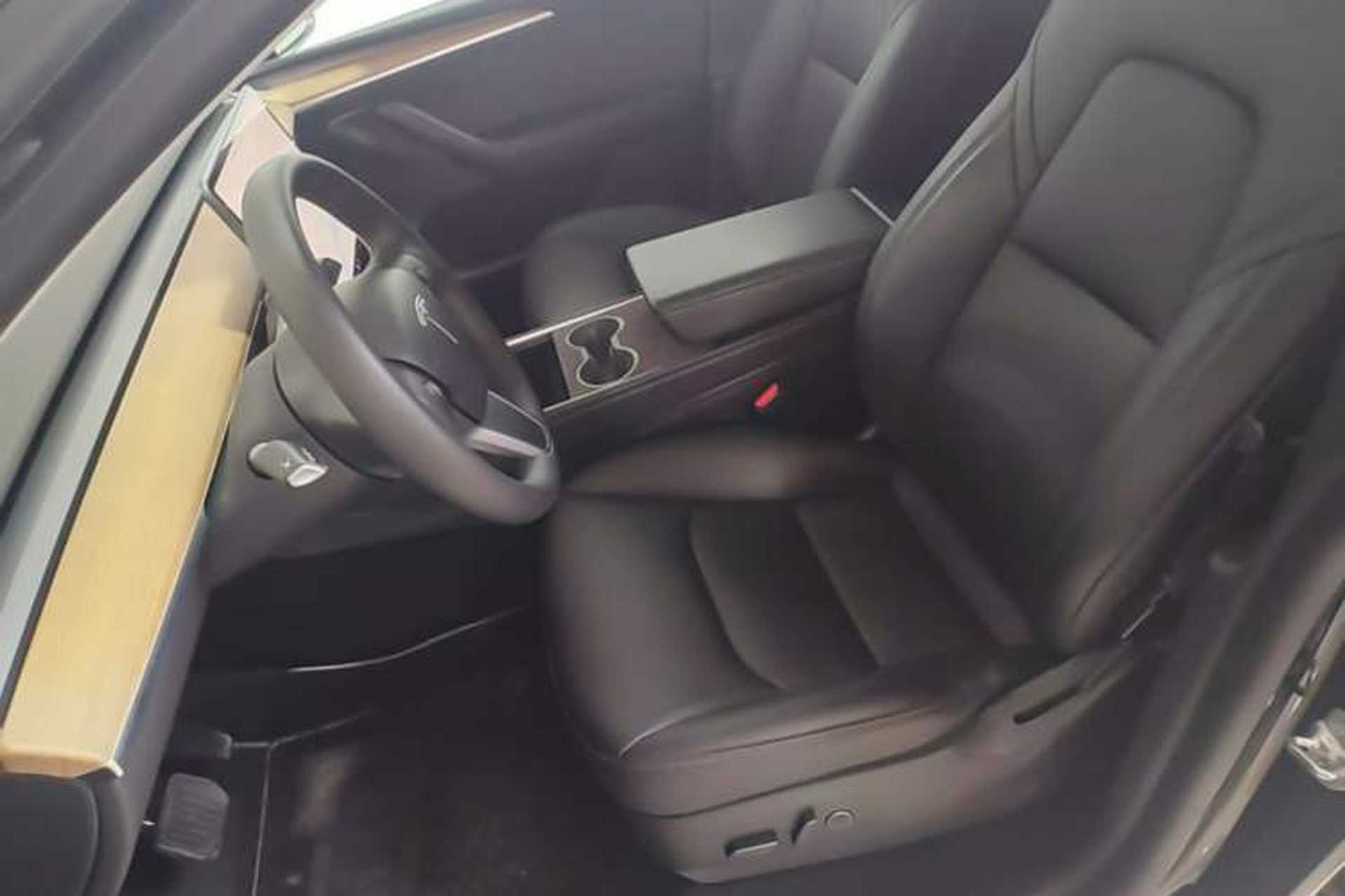 Used Tesla Model Y 2021 Standard Range Rear-Wheel Drive Version Left Front Seat