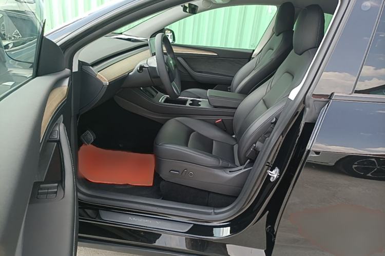 Used Tesla Model Y 2021 Standard Range Rear-Wheel Drive Version Left Front Seat