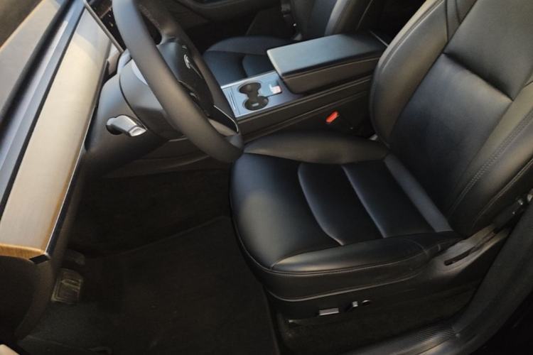 Used Tesla Model Y 2021 Standard Range Rear-Wheel Drive Version Left Front Seat
