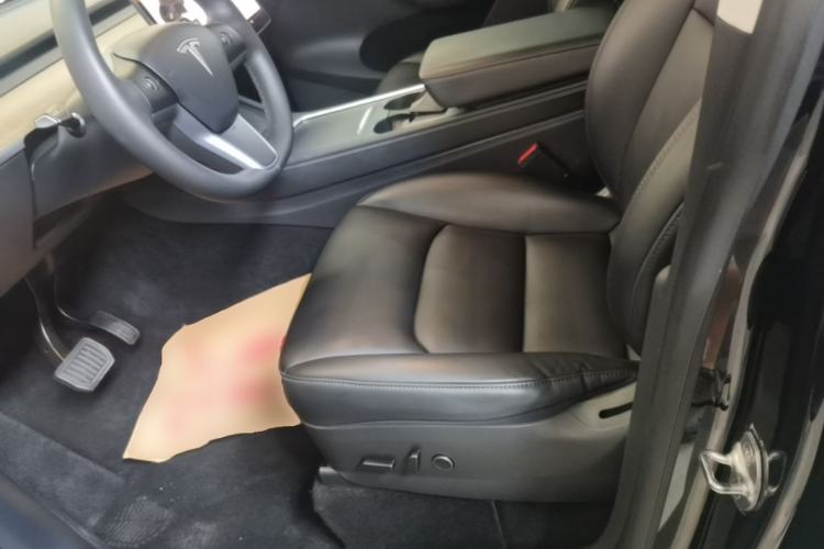 Used Tesla Model Y 2021 Standard Range Rear-Wheel Drive Version Left Front Seat