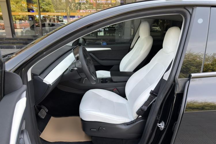 Used Tesla Model Y 2021 Long-Range All-Wheel-Drive Version Left Front Seat