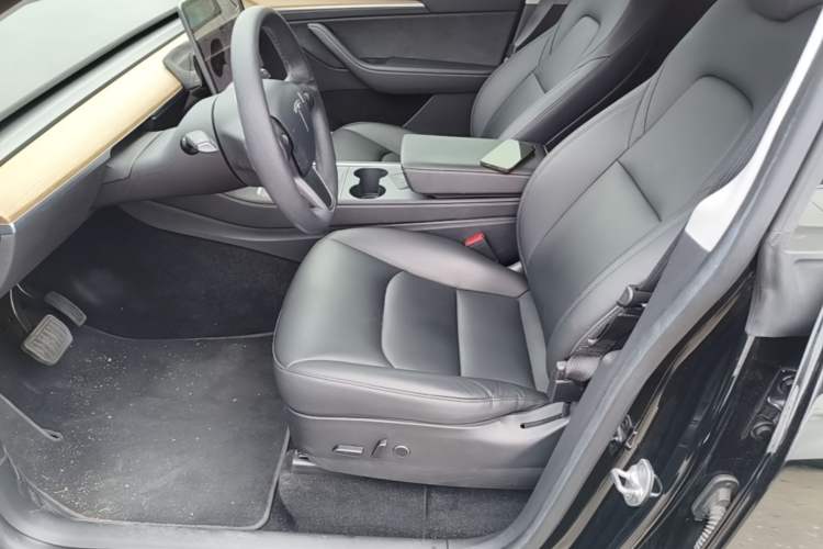 Used Tesla Model Y 2021 Long-Range All-Wheel-Drive Version Left Front Seat