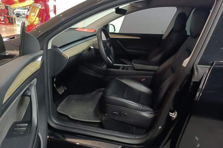 Used Tesla Model Y 2021 Standard Range Rear-Wheel Drive Version Left Front Seat