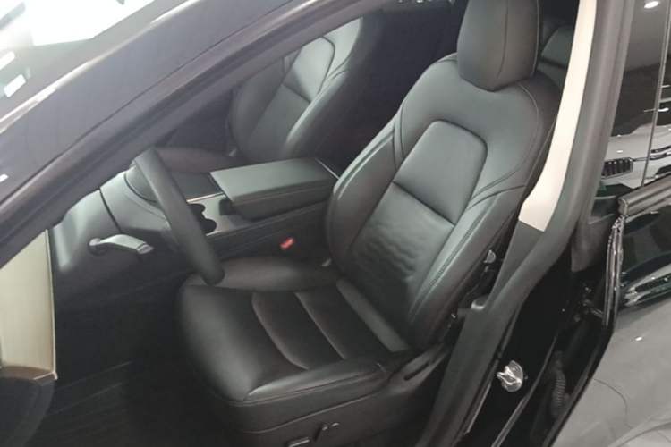 Used Tesla Model Y 2021 Standard Range Rear-Wheel Drive Version Left Front Seat