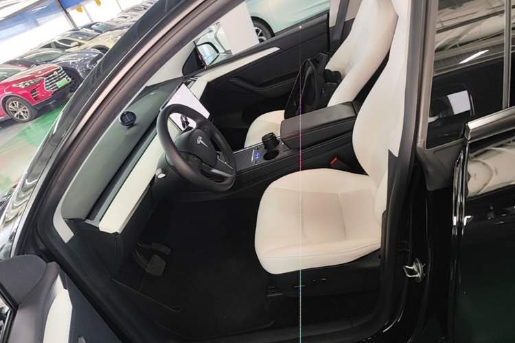 Used Tesla Model Y 2021 Long-Range All-Wheel-Drive Version 3D7 Left Front Seat