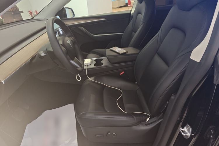 Used Tesla Model Y 2021 Standard Range Rear-Wheel Drive Version Left Front Seat