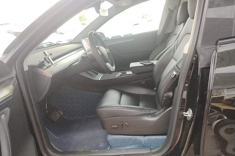 Used Tesla Model Y 2021 Standard Range Rear-Wheel Drive Version Left Front Seat