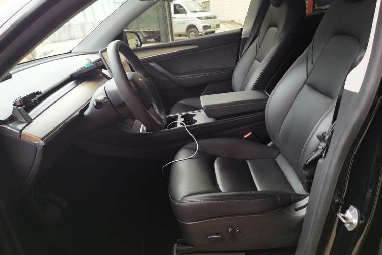 Used Tesla Model Y 2021 Long-Range All-Wheel-Drive Version Left Front Seat
