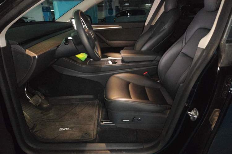 Used Tesla Model Y 2021 Standard Range Rear-Wheel Drive Version Left Front Seat