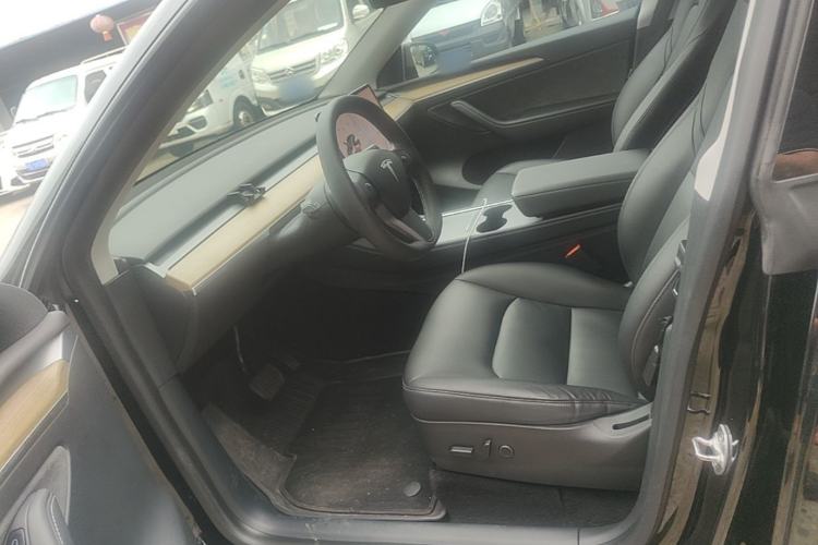 Used Tesla Model Y 2021 Standard Range Rear-Wheel Drive Version Left Front Seat