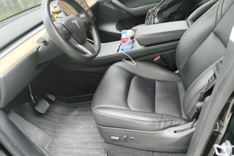 Used Tesla Model Y 2021 Standard Range Rear-Wheel Drive Version Left Front Seat