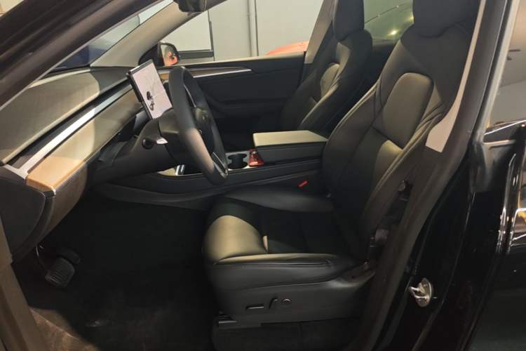 Used Tesla Model Y 2021 Long-Range All-Wheel-Drive Version Left Front Seat