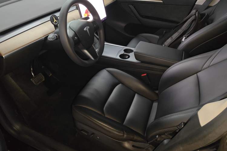 Used Tesla Model Y 2021 Standard Range Rear-Wheel Drive Version Left Front Seat