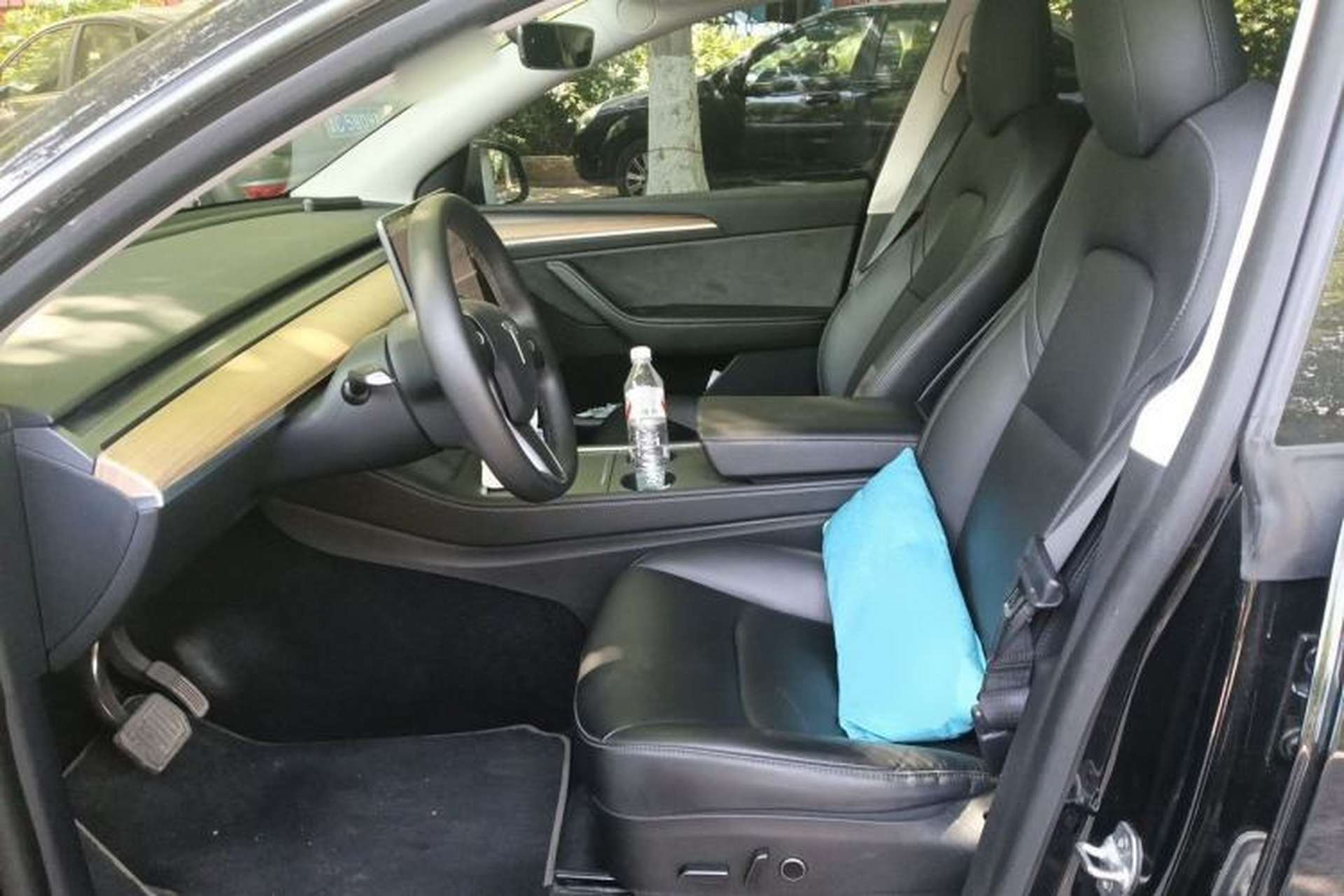 Used Tesla Model Y 2021 Standard Range Rear-Wheel Drive Version Left Front Seat