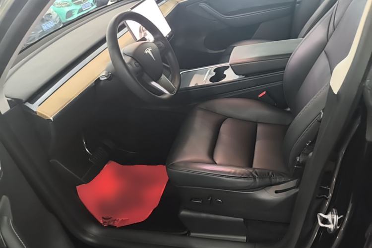 Used Tesla Model Y 2021 Standard Range Rear-Wheel Drive Version Left Front Seat