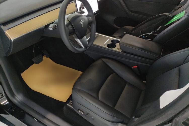 Used Tesla Model Y 2021 Long-Range All-Wheel-Drive Version 3D7 Left Front Seat