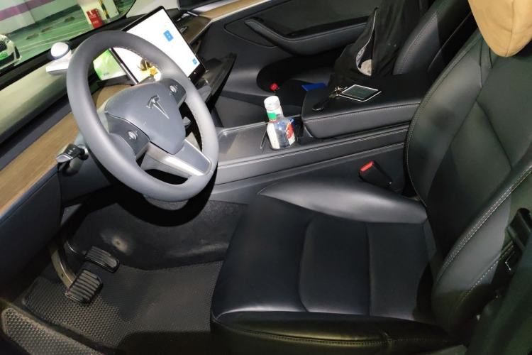 Used Tesla Model Y 2021 Standard Range Rear-Wheel Drive Version Left Front Seat